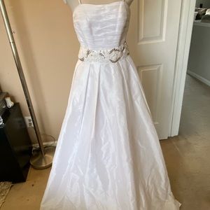 Classy wedding/ Prom dress / Davids Bridal